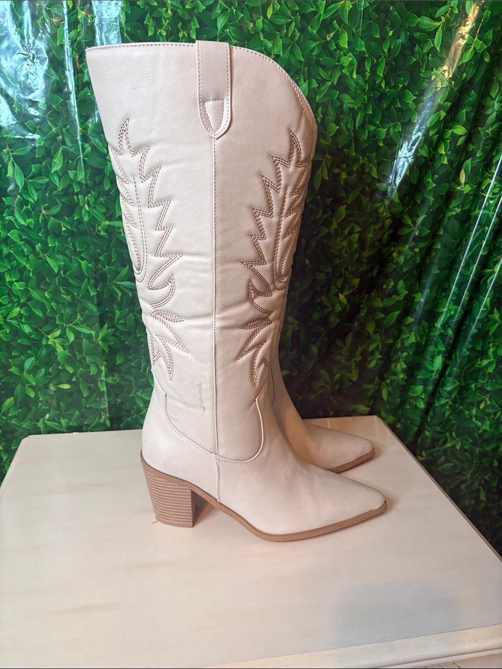 Beautiful Cream Cowgirl Boots